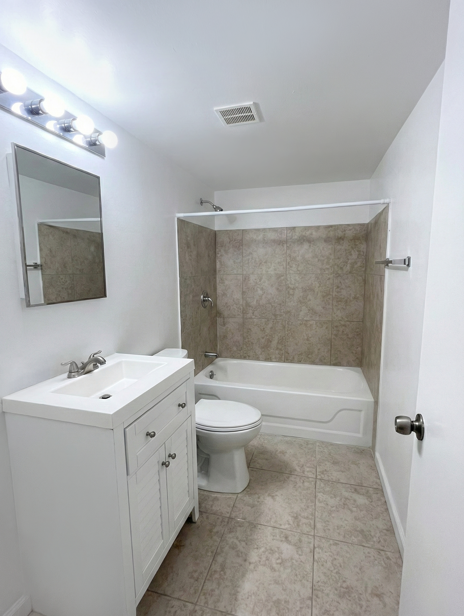 389 North Hollywood Avenue - F4